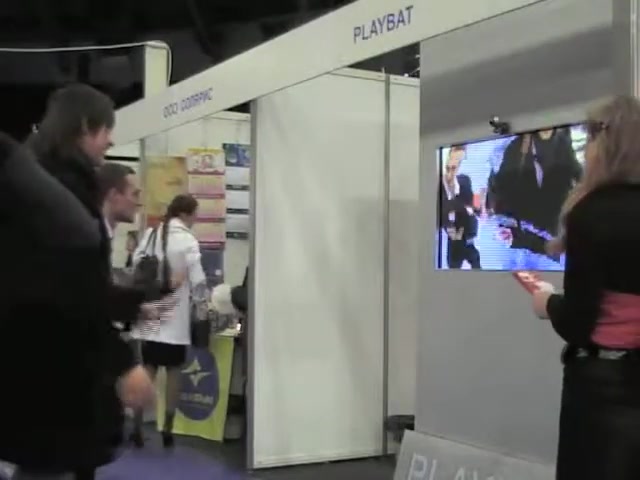 MirrorFun / Жидкое зеркало: Кадр видео, 00:23.88 — 2010: MirrorFun
